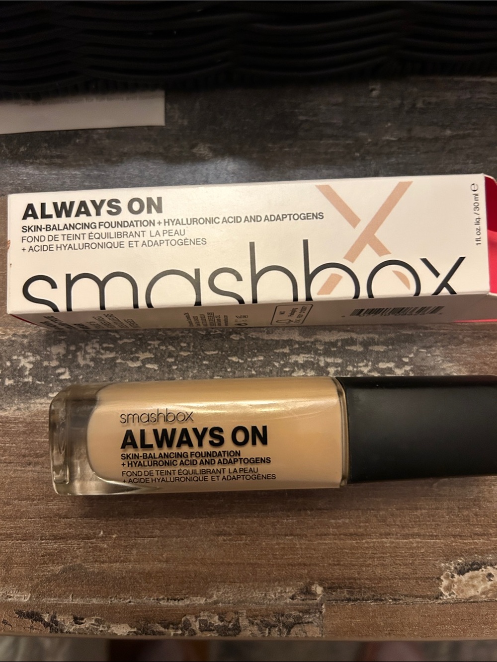 Smashbox Always On Foundation Box - Beige and Black Accents L10-N